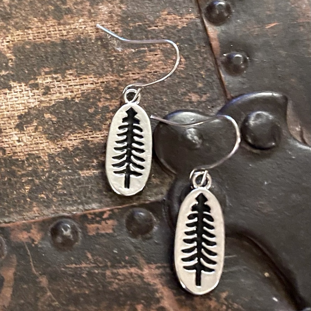 Oval Silver Evergreen Tree Earrings NWOT
